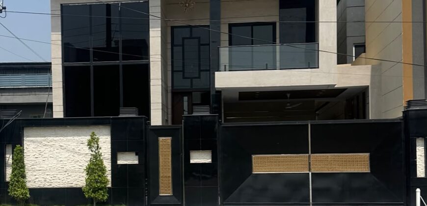 Sprawling 10 Marla Modern Triple-Story Residence for Sale | Regi Model Town, Zone 3, Block B3 (Plot 347)