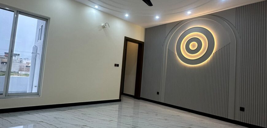 8 Marla Luxury House for Sale in Professor Model Town Peshawar