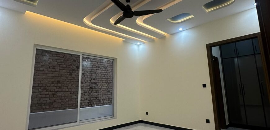 8 Marla Luxury House for Sale in Professor Model Town Peshawar