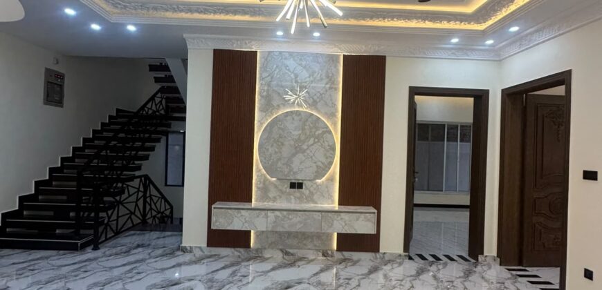 8 Marla Luxury House for Sale in Professor Model Town Peshawar