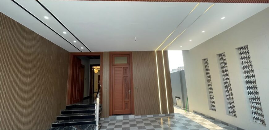 10 Marla Luxury House for Sale in Regi Model Town House No 27 Zone 3 Sector B3