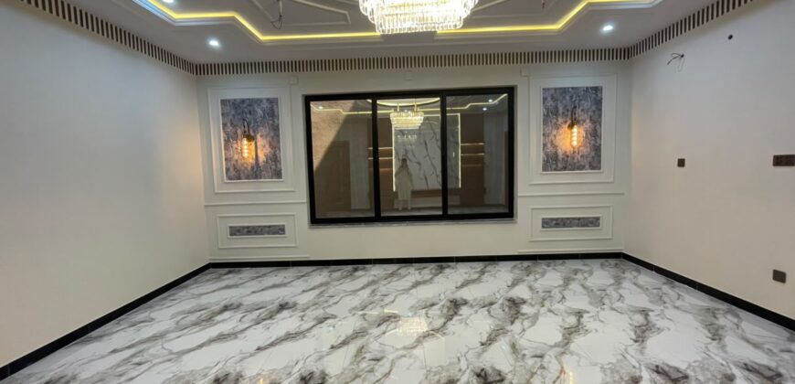 10 Marla Luxury House for Sale in Regi Model Town House No 27 Zone 3 Sector B3