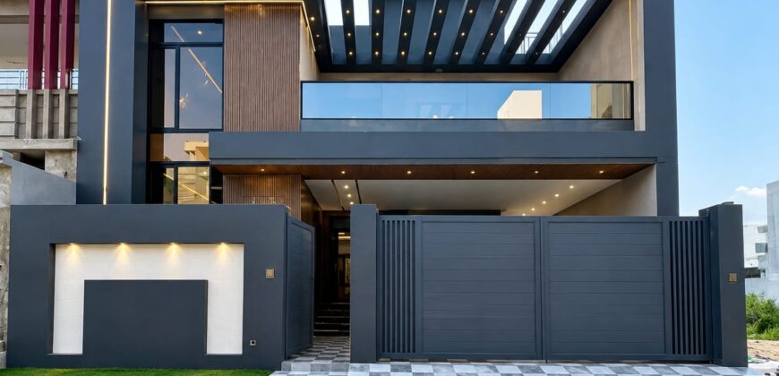 10 Marla Luxury House for Sale in Regi Model Town House No 27 Zone 3 Sector B3
