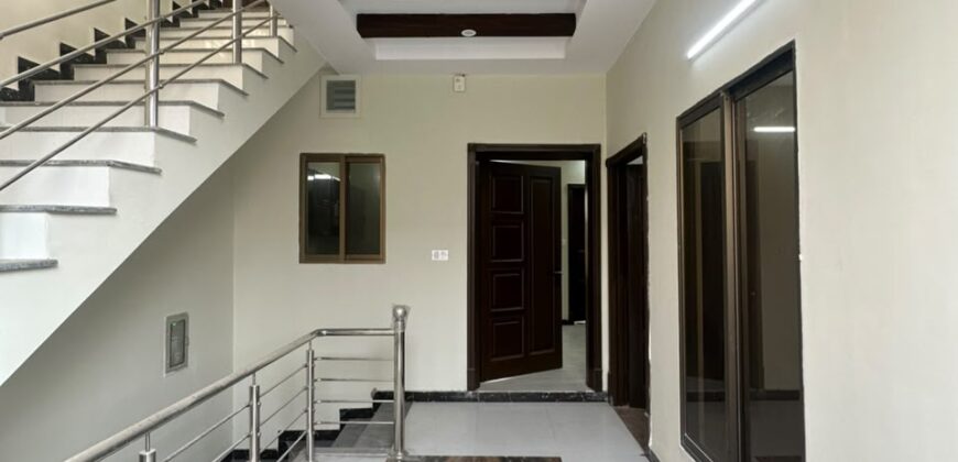 5 Marla Luxury House for Sale in Regi Model Town Zone 3 Sector C1 House 811