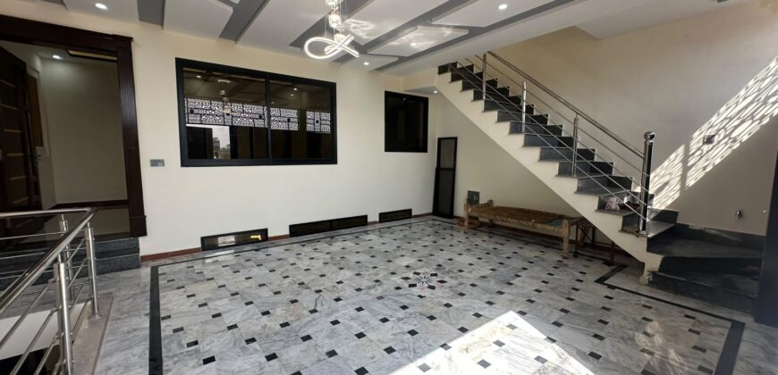 5 Marla Luxury House for Sale in Regi Model Town Zone 4 Sector C3 House 68